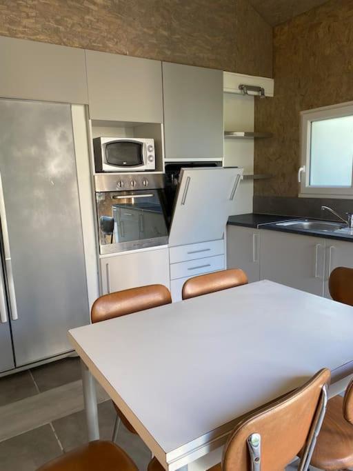 Dans Une Maison Familiale Avec Jardin A 800M De La Plage Bréville-sur-Mer エクステリア 写真