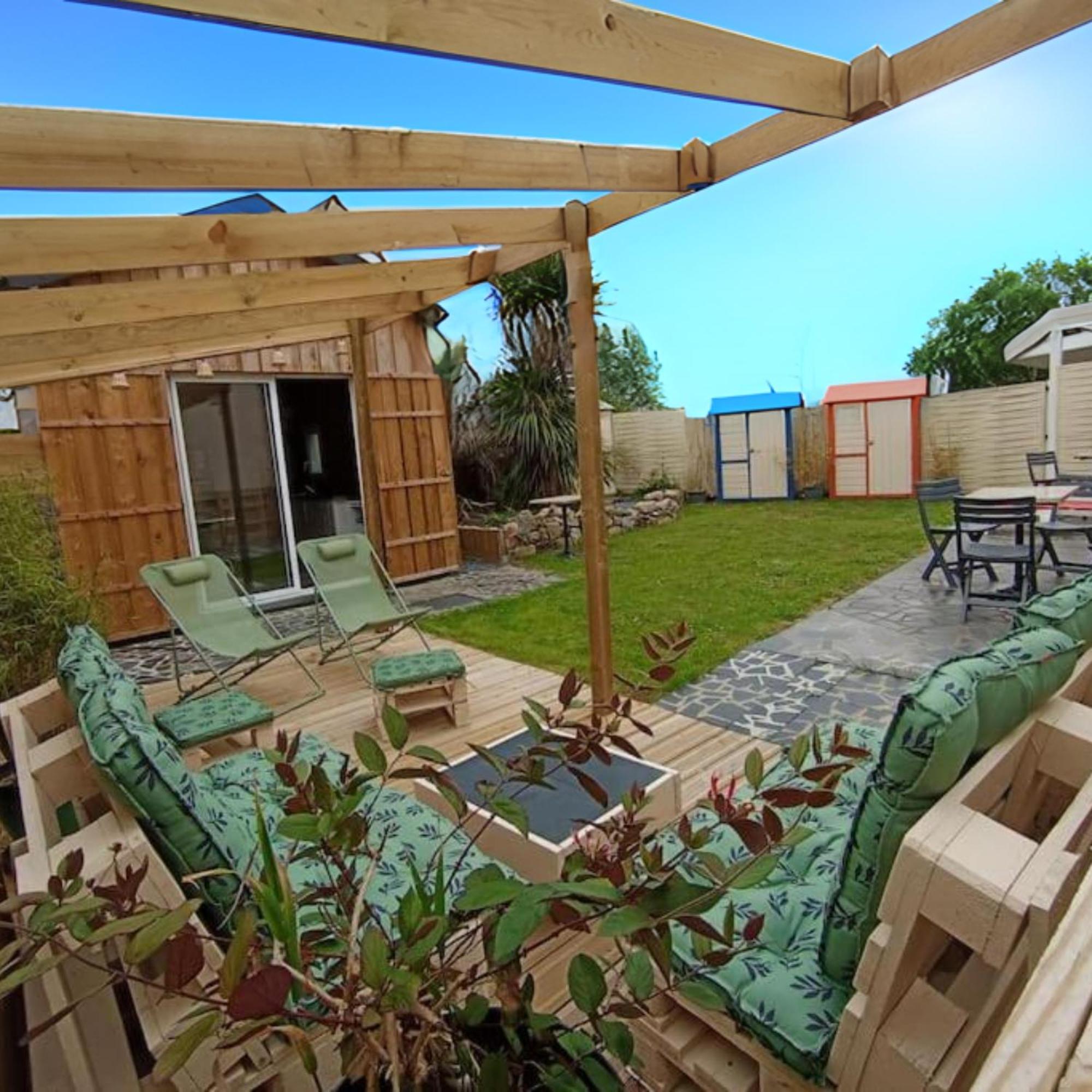 Dans Une Maison Familiale Avec Jardin A 800M De La Plage Bréville-sur-Mer エクステリア 写真